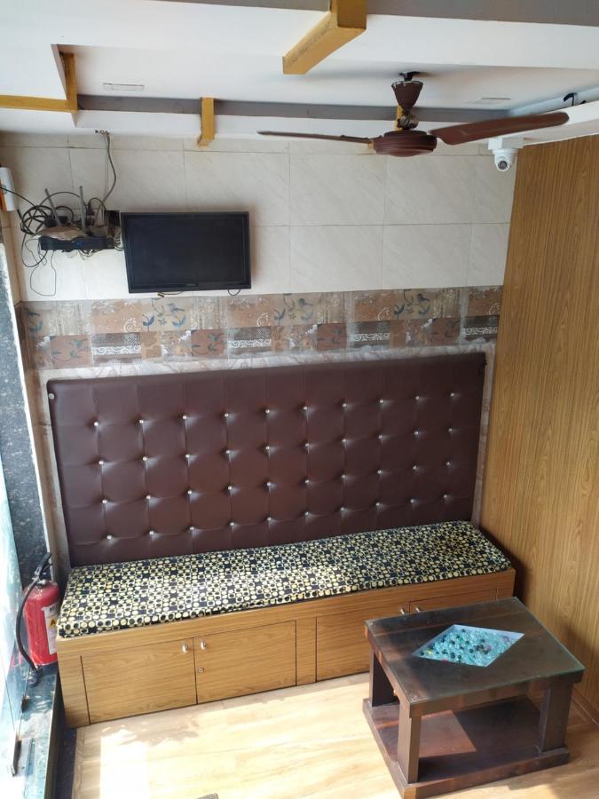Super Dormitory Ac Deluxe Мумбаи Экстерьер фото