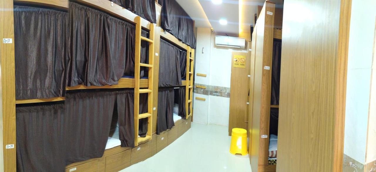 Super Dormitory Ac Deluxe Мумбаи Экстерьер фото