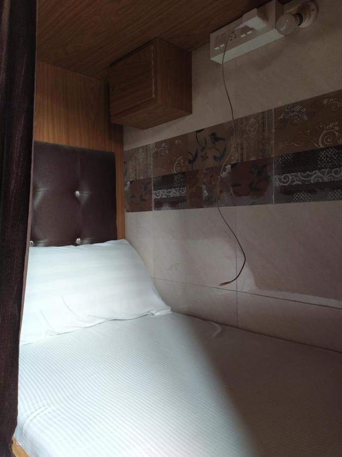 Super Dormitory Ac Deluxe Мумбаи Экстерьер фото