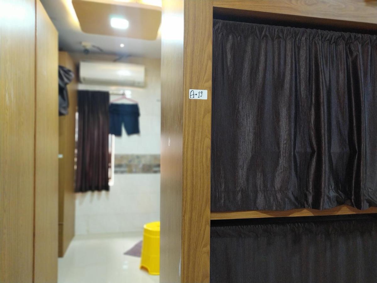 Super Dormitory Ac Deluxe Мумбаи Экстерьер фото