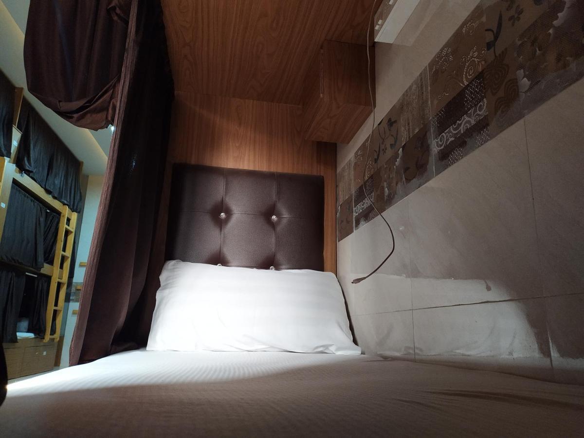 Super Dormitory Ac Deluxe Мумбаи Экстерьер фото